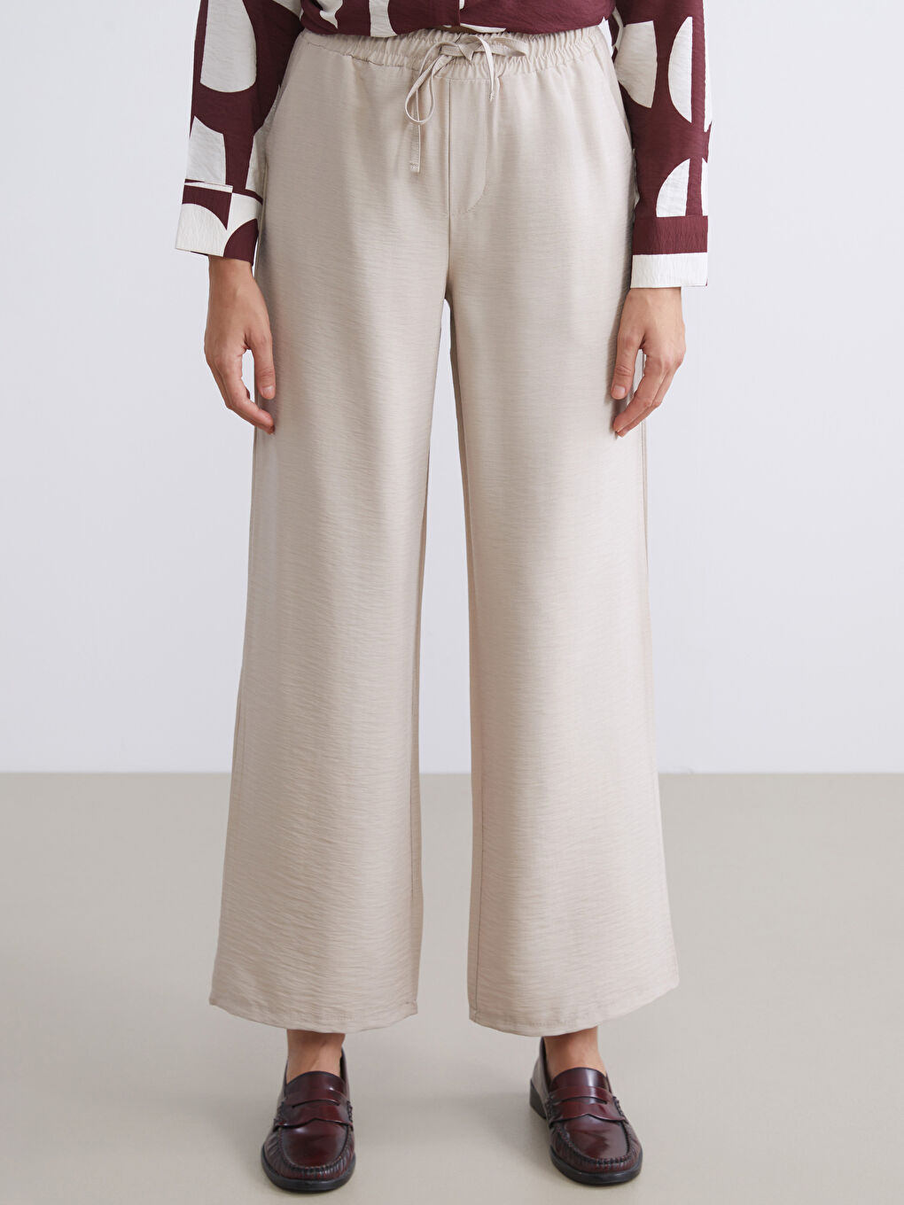 Bej Beli Lastikli Geniş Paça Kadın Pantolon-3