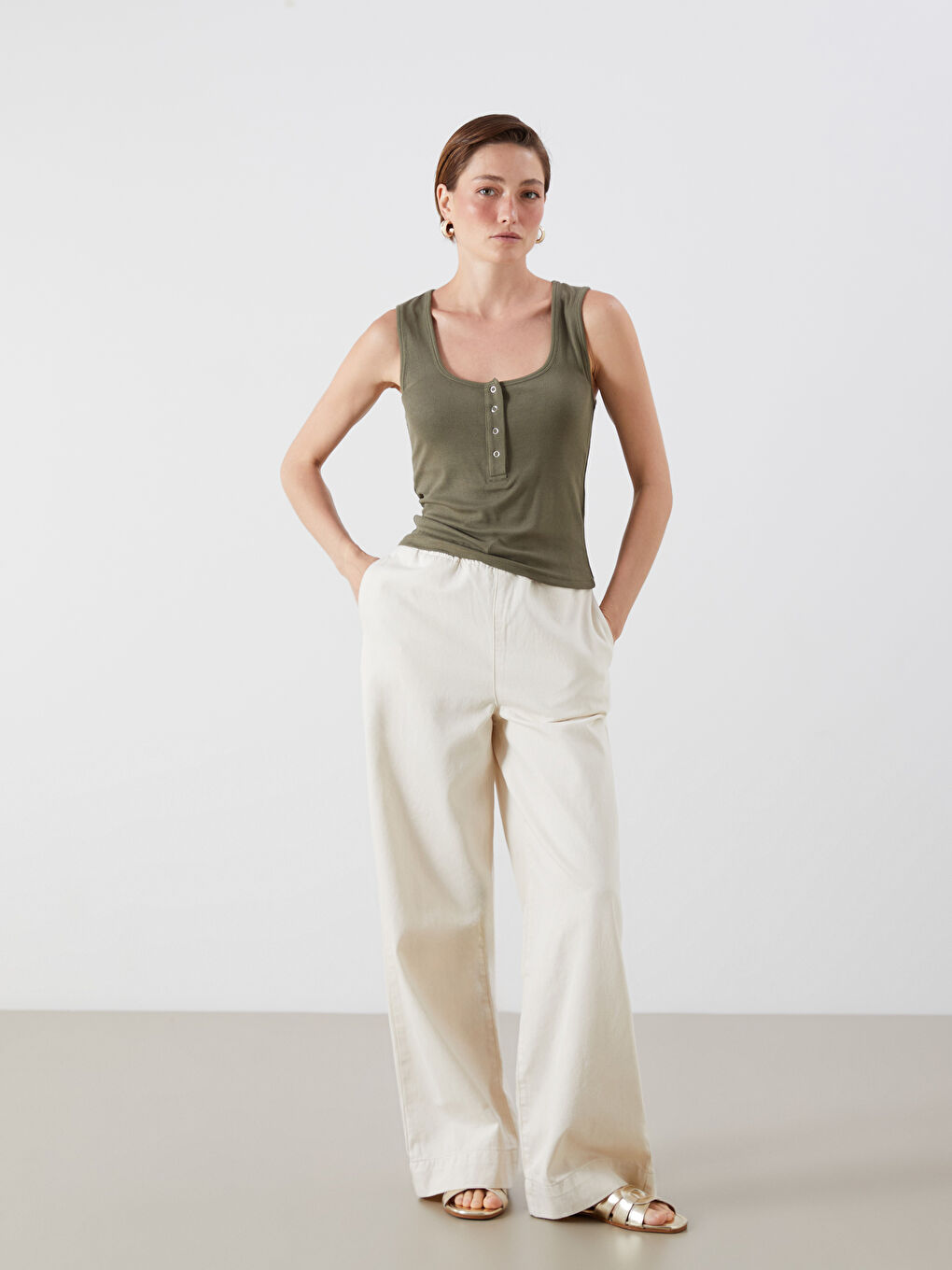 Ženska rebrasta top majica bez rukava u vrat-1