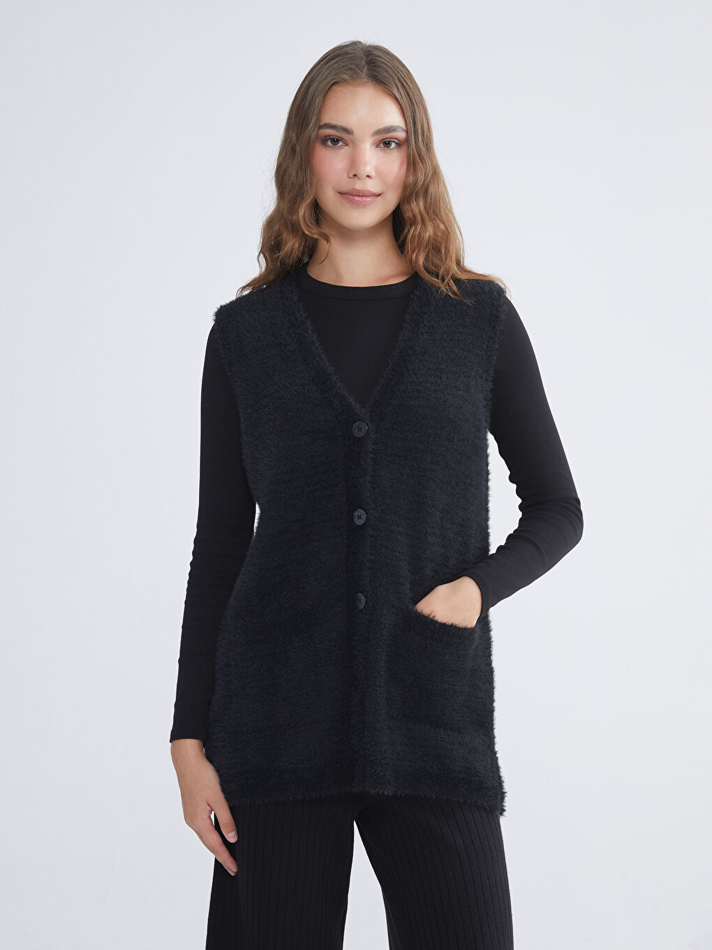 Siyah Büyük Beden V Yaka Kadın Pelüş Yelek