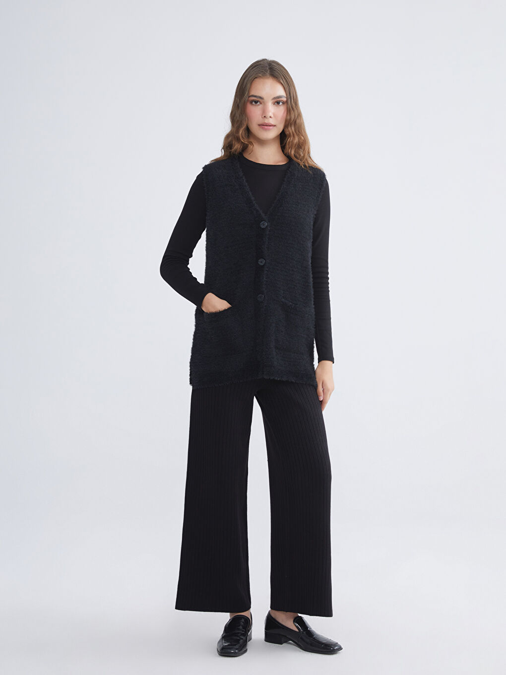 Siyah Büyük Beden V Yaka Kadın Pelüş Yelek-1