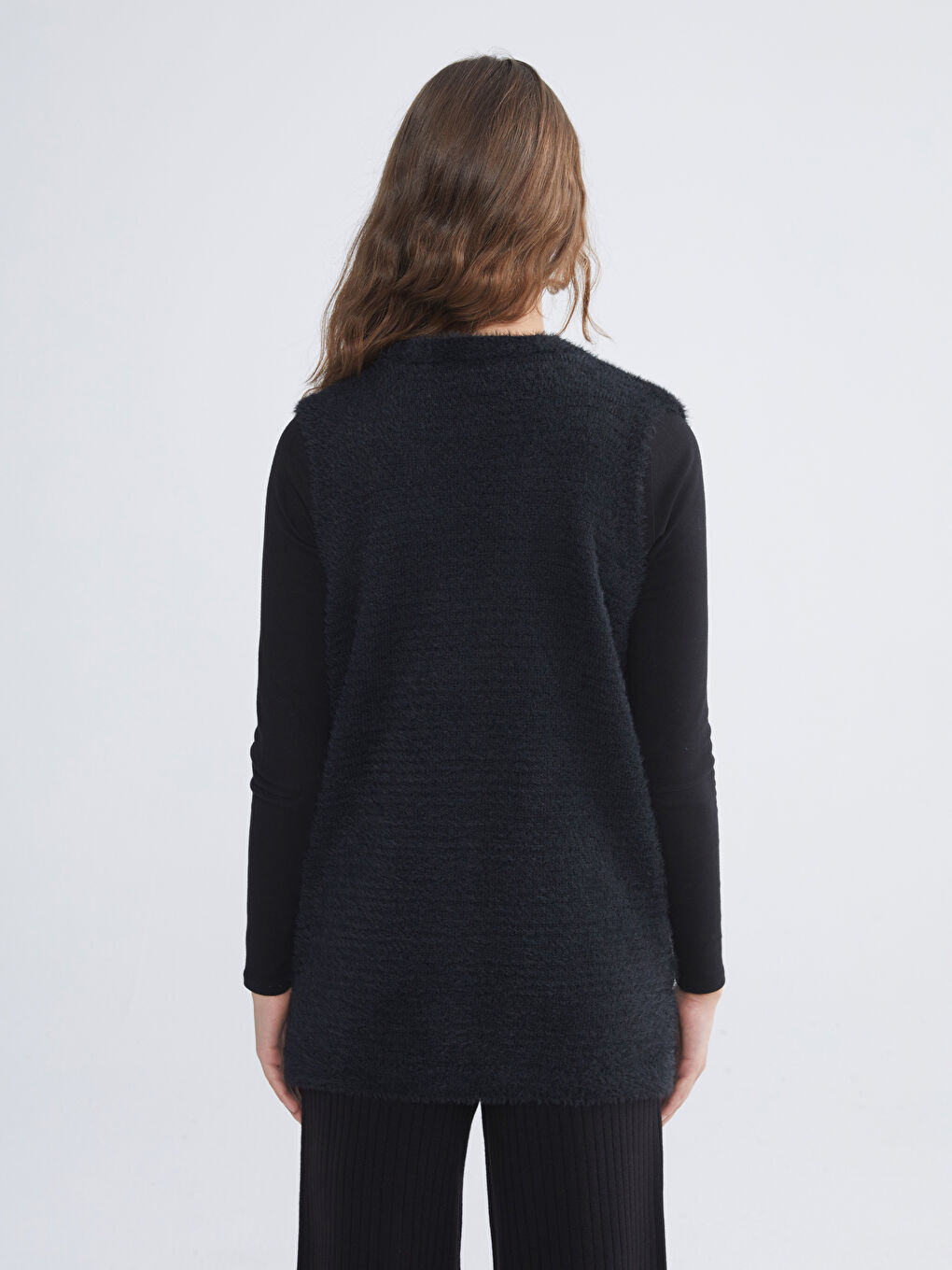 Siyah Büyük Beden V Yaka Kadın Pelüş Yelek-3