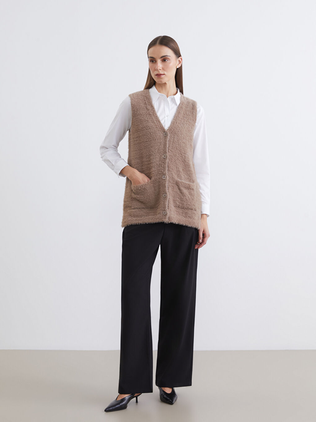 Kahverengi Büyük Beden V Yaka Kadın Pelüş Yelek-1