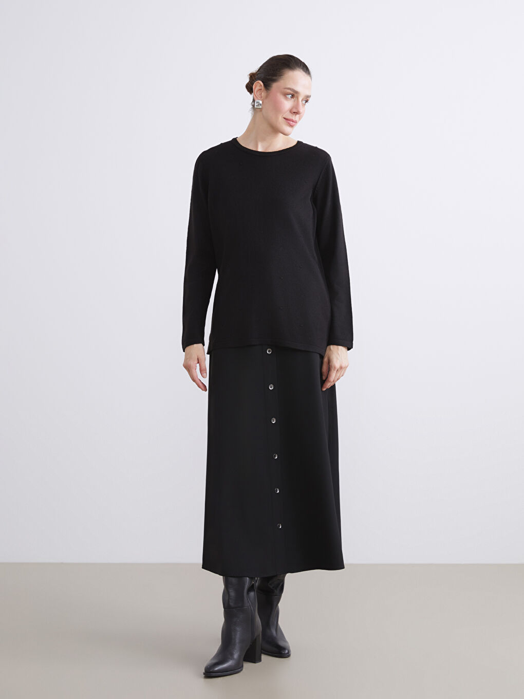 Siyah Bisiklet Yaka Kendinden Desenli Kadın Triko Kazak-1