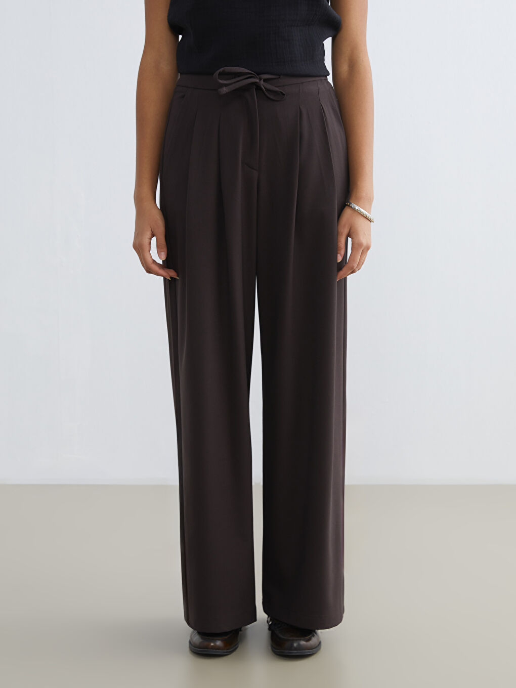 Kahverengi Loose Fit Geniş Paça Kadın Pileli Pantolon-2