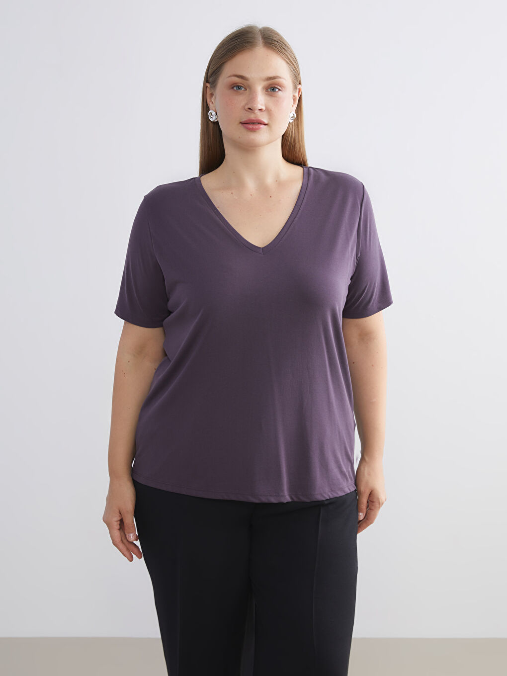 Mürdüm V Yaka Modal Karışımlı Kadın Tişört-1