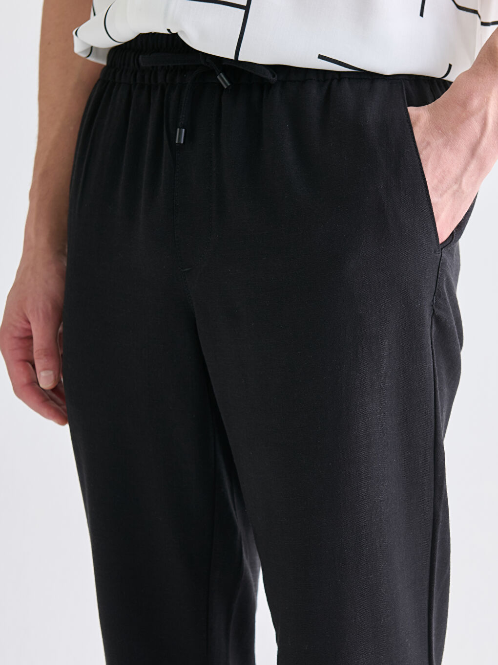 Siyah Standart Kalıp Keten Görünümlü Erkek Pantolon-2