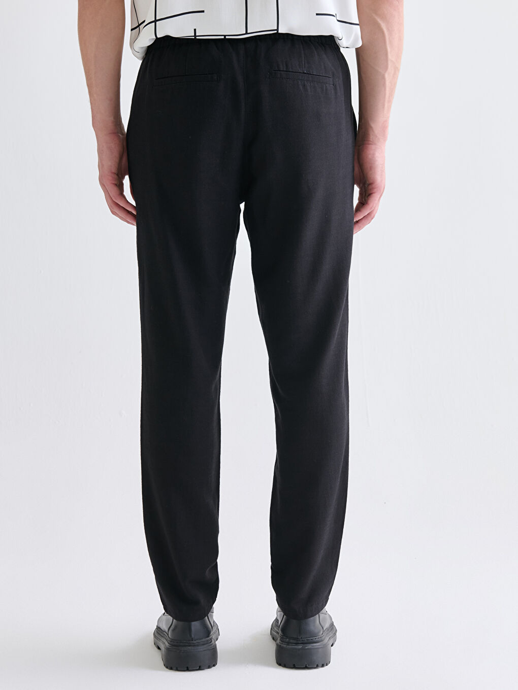 Siyah Standart Kalıp Keten Görünümlü Erkek Pantolon-3