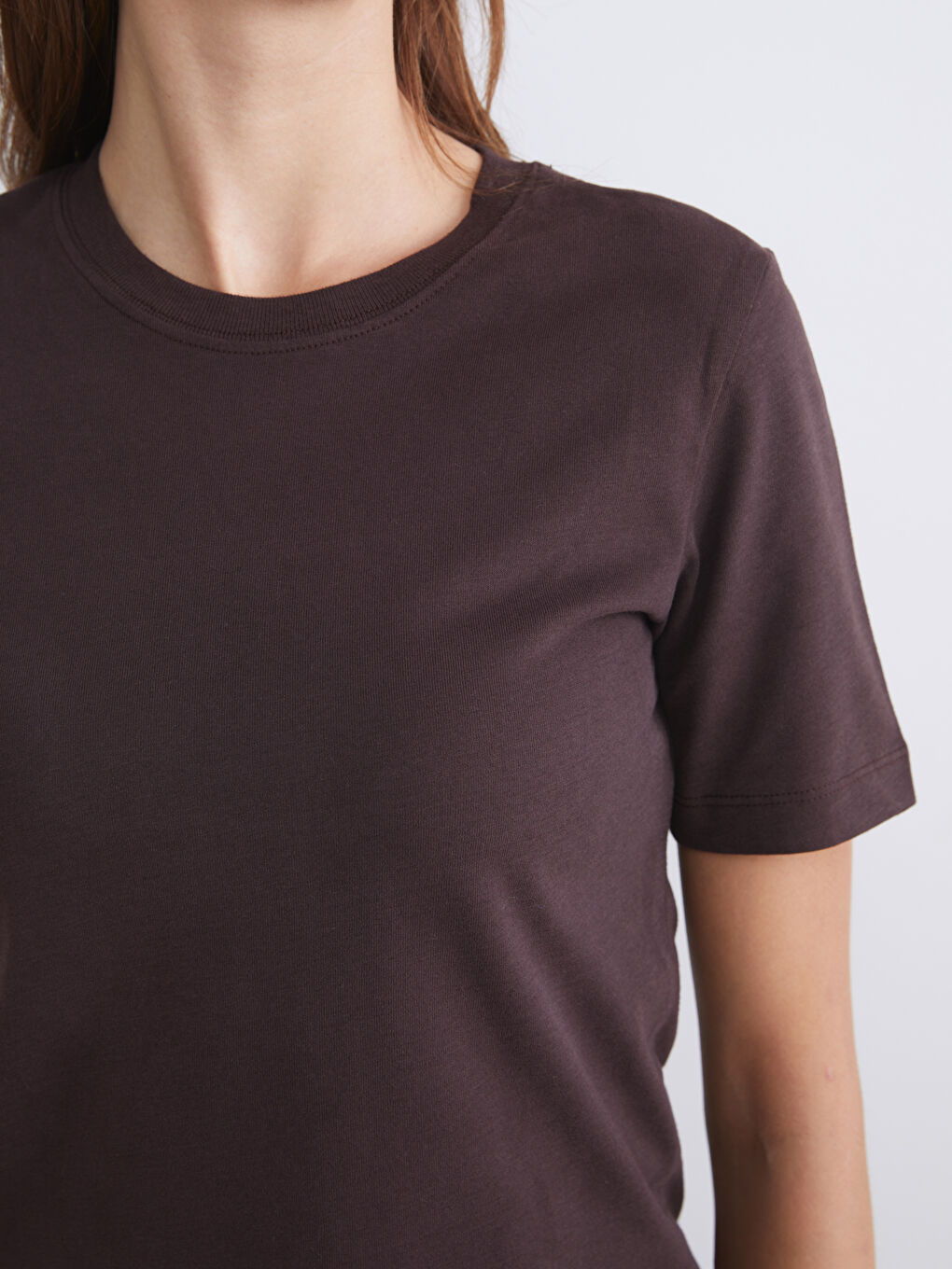 Kahverengi Bisiklet Yaka Kadın Tişört-2