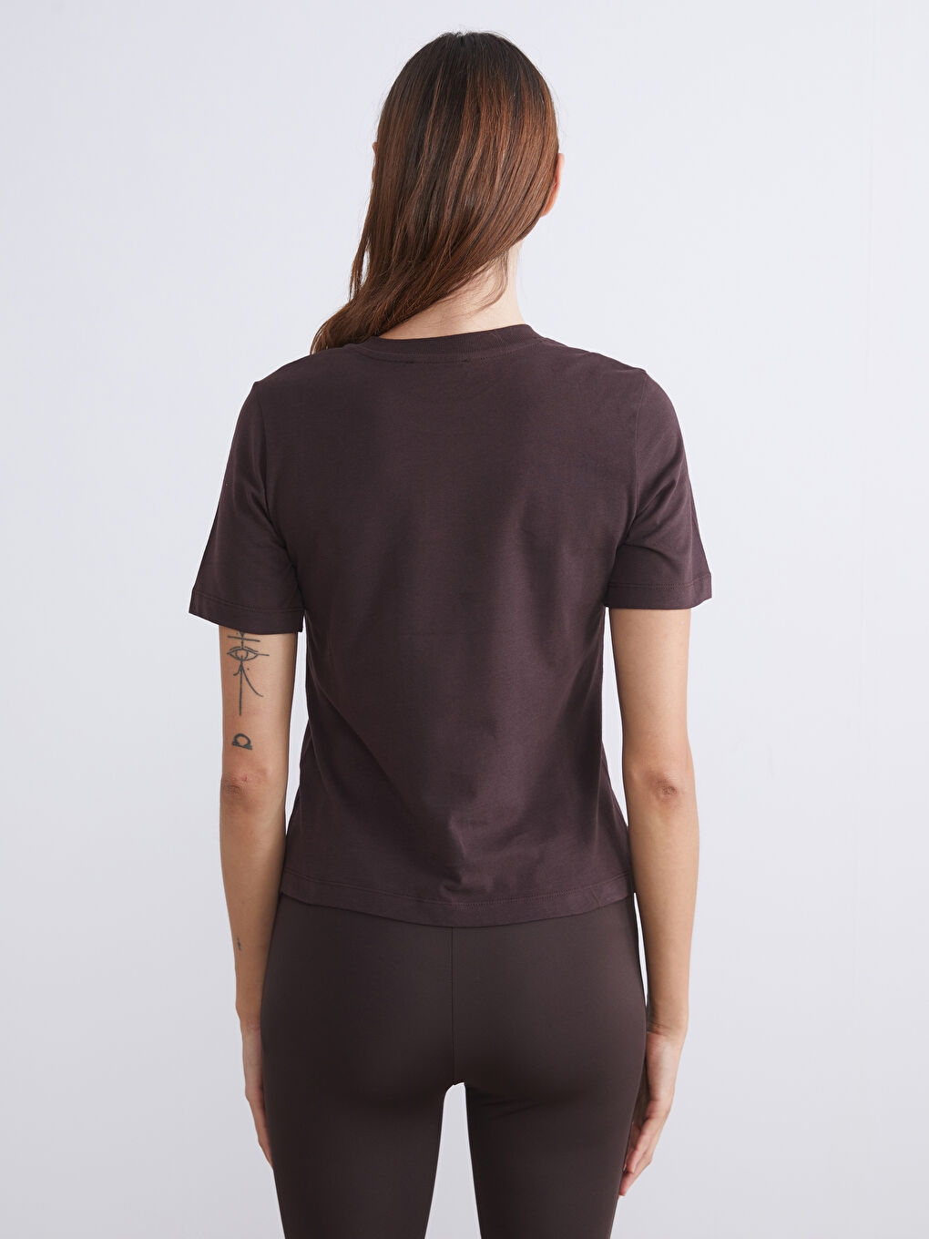 Kahverengi Bisiklet Yaka Kadın Tişört-3