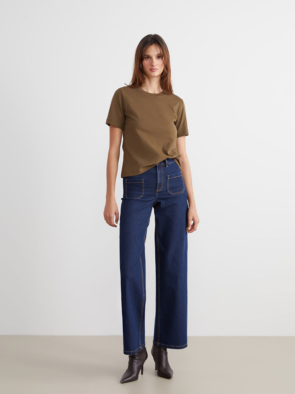 Haki Bisiklet Yaka Kadın Tişört-1