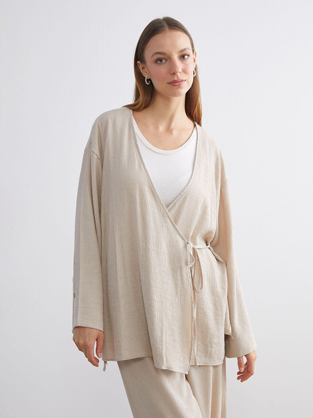 Bej Kruvaze Yaka Dokulu Kadın Kimono