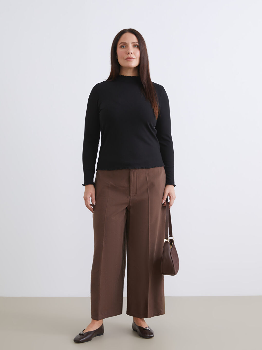 Siyah Fırfırlı Dik Yaka Kadın Body-5