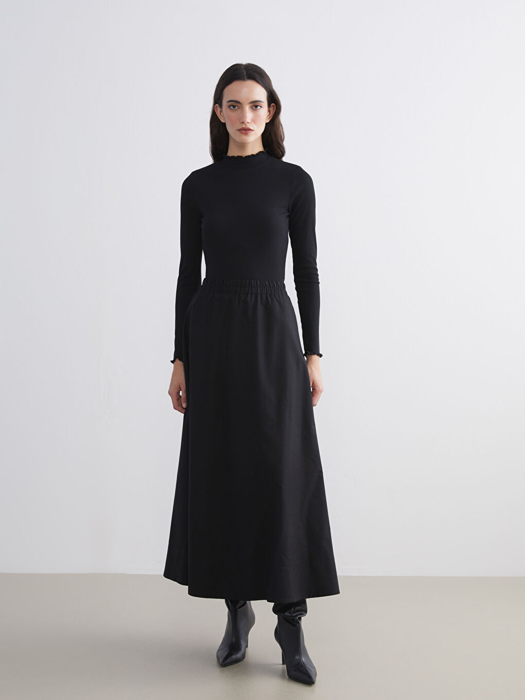 Siyah Fırfırlı Dik Yaka Kadın Body-2