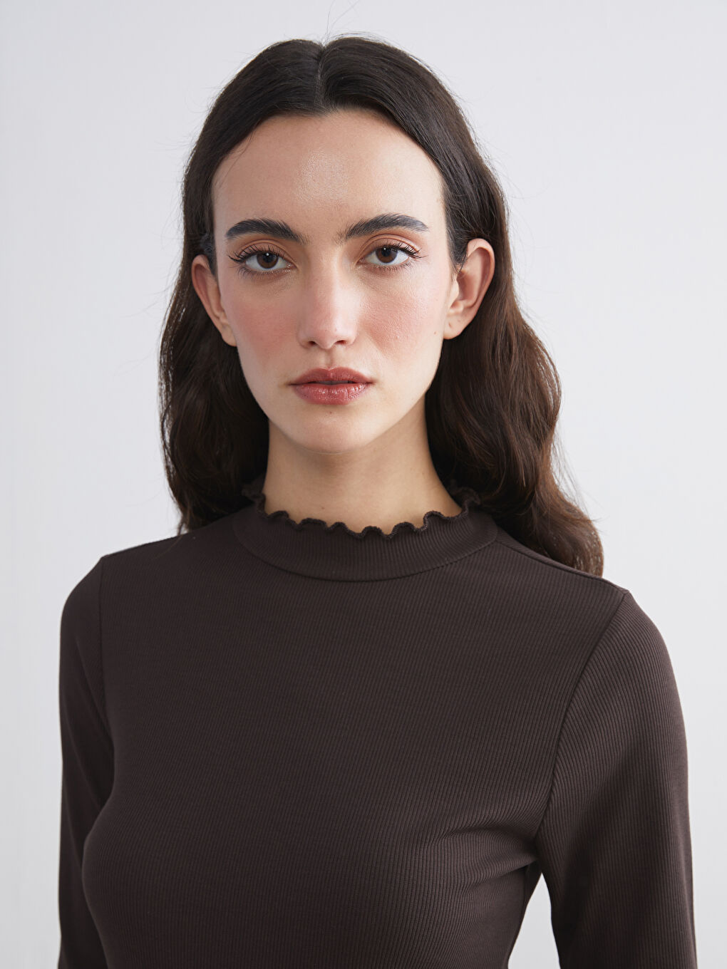 Kahverengi Fırfırlı Dik Yaka Kadın Body-3