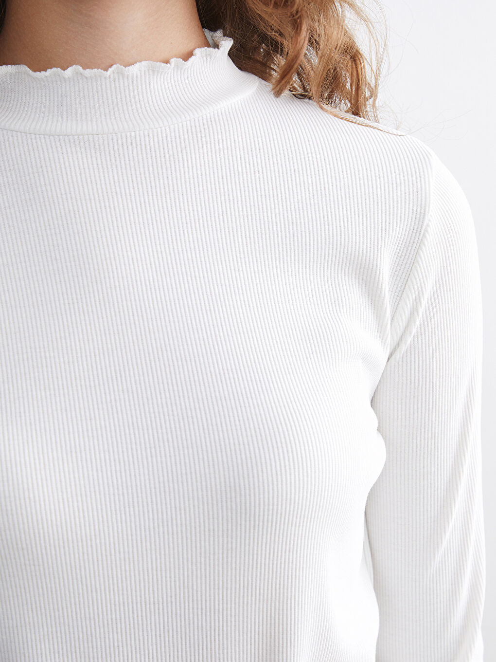 Ekru Fırfırlı Dik Yaka Kadın Body-2