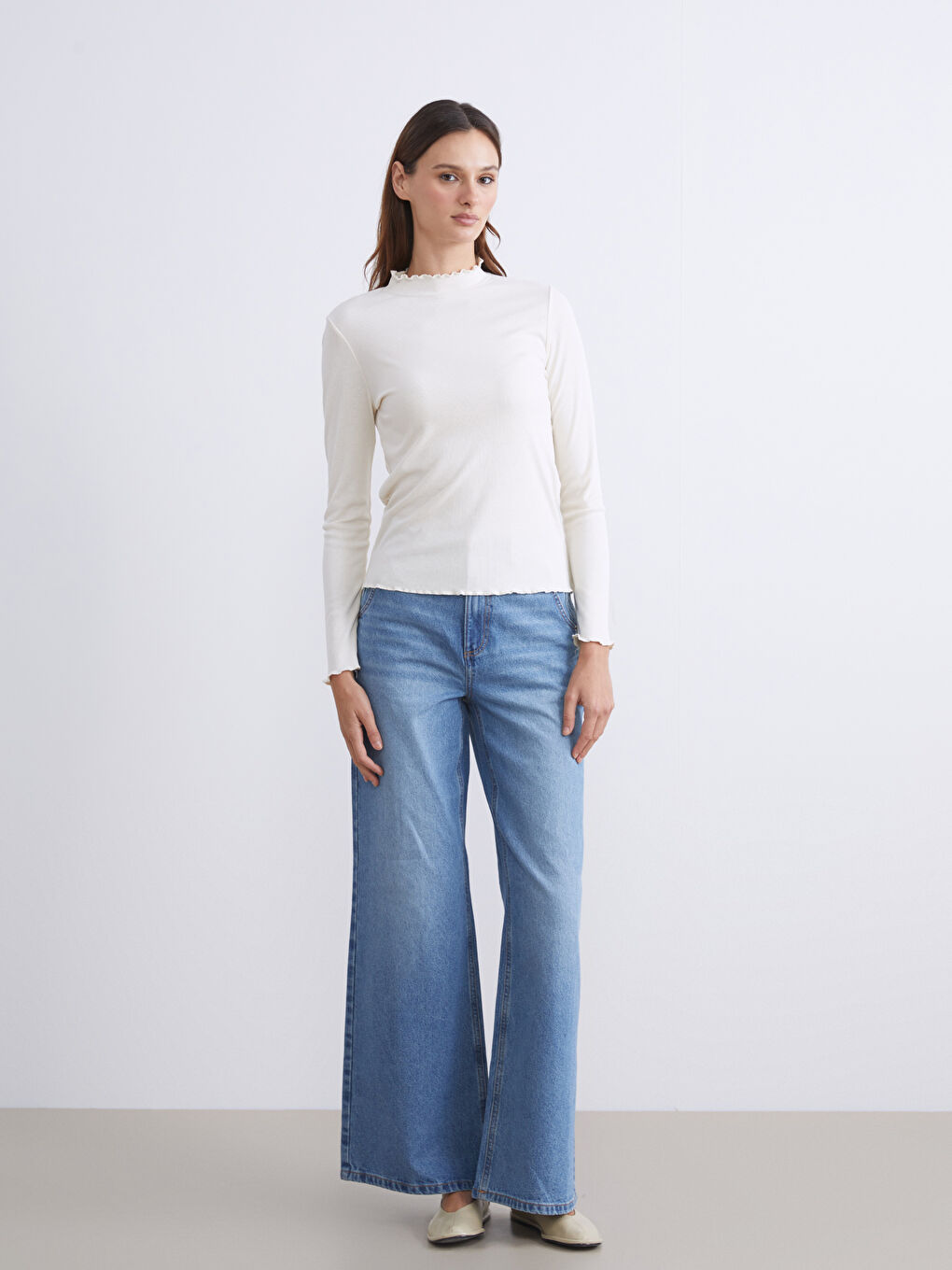 Ekru Fırfırlı Dik Yaka Kadın Body-2