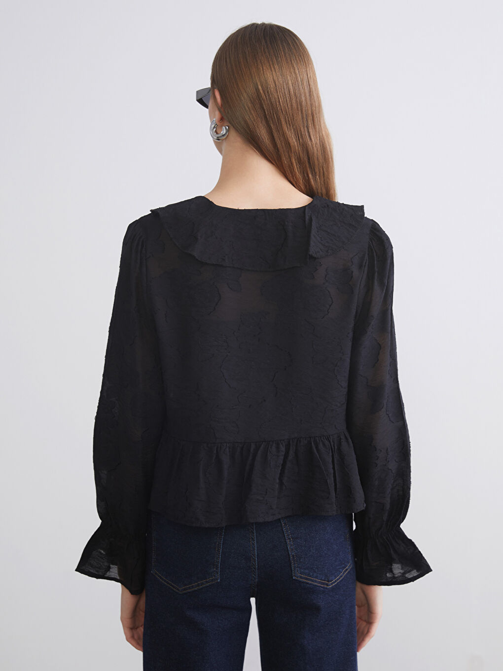 Siyah V Yaka Desenli Fırfırlı Bluz-3