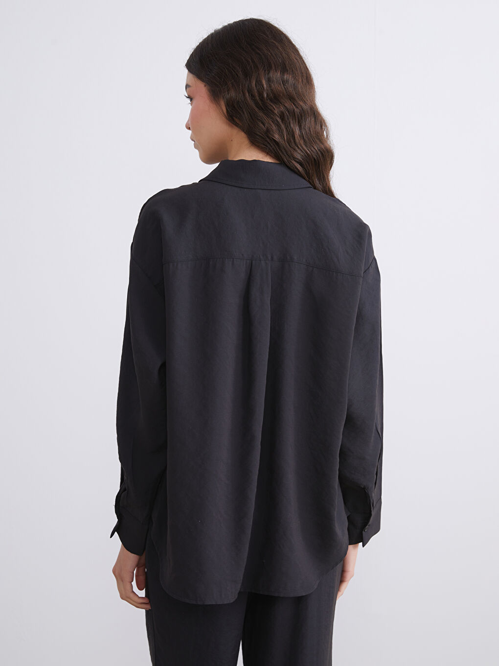 Siyah Modal Karışımlı Oversize Kadın Gömlek-3