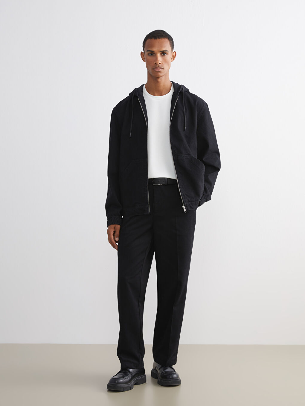 Siyah Rahat Kalıp Kapüşonlu Erkek Jean Ceket-1