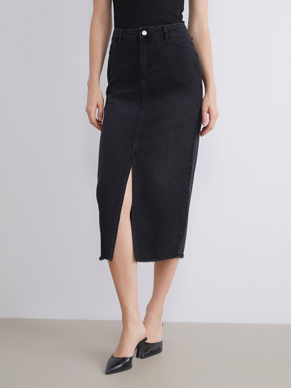 Standard Fit Slit Detail Denim Skirt-1