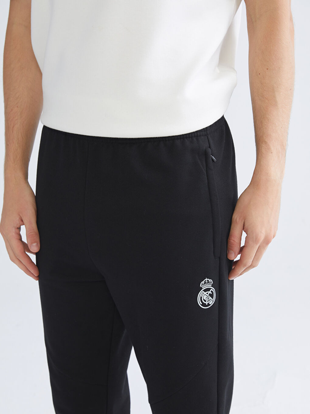Man BLACK Sweatpants-2