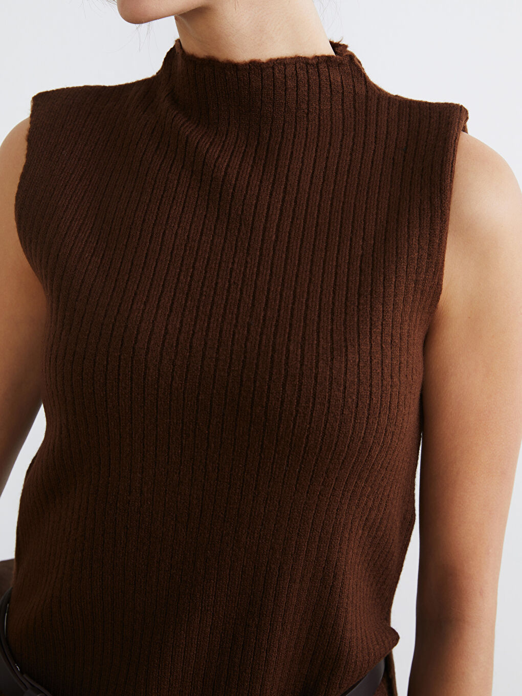 Kahverengi Dik Yaka Kadın Triko Atlet-2