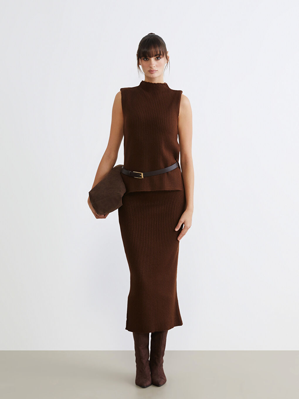 Kahverengi Dar Fit Yırtmaçlı Etek