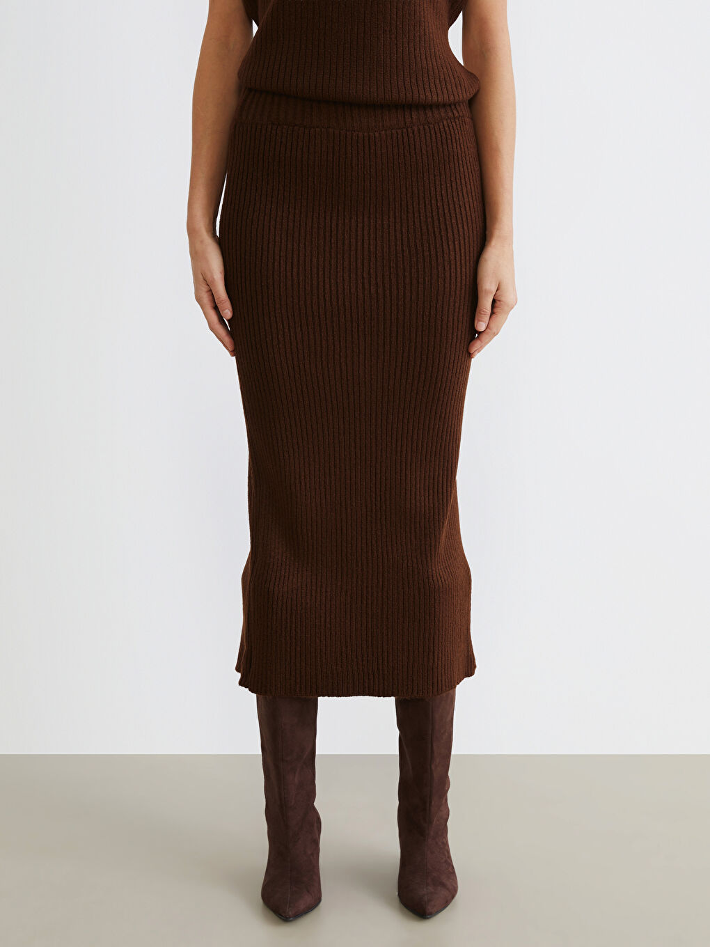 Kahverengi Dar Fit Yırtmaçlı Etek-1