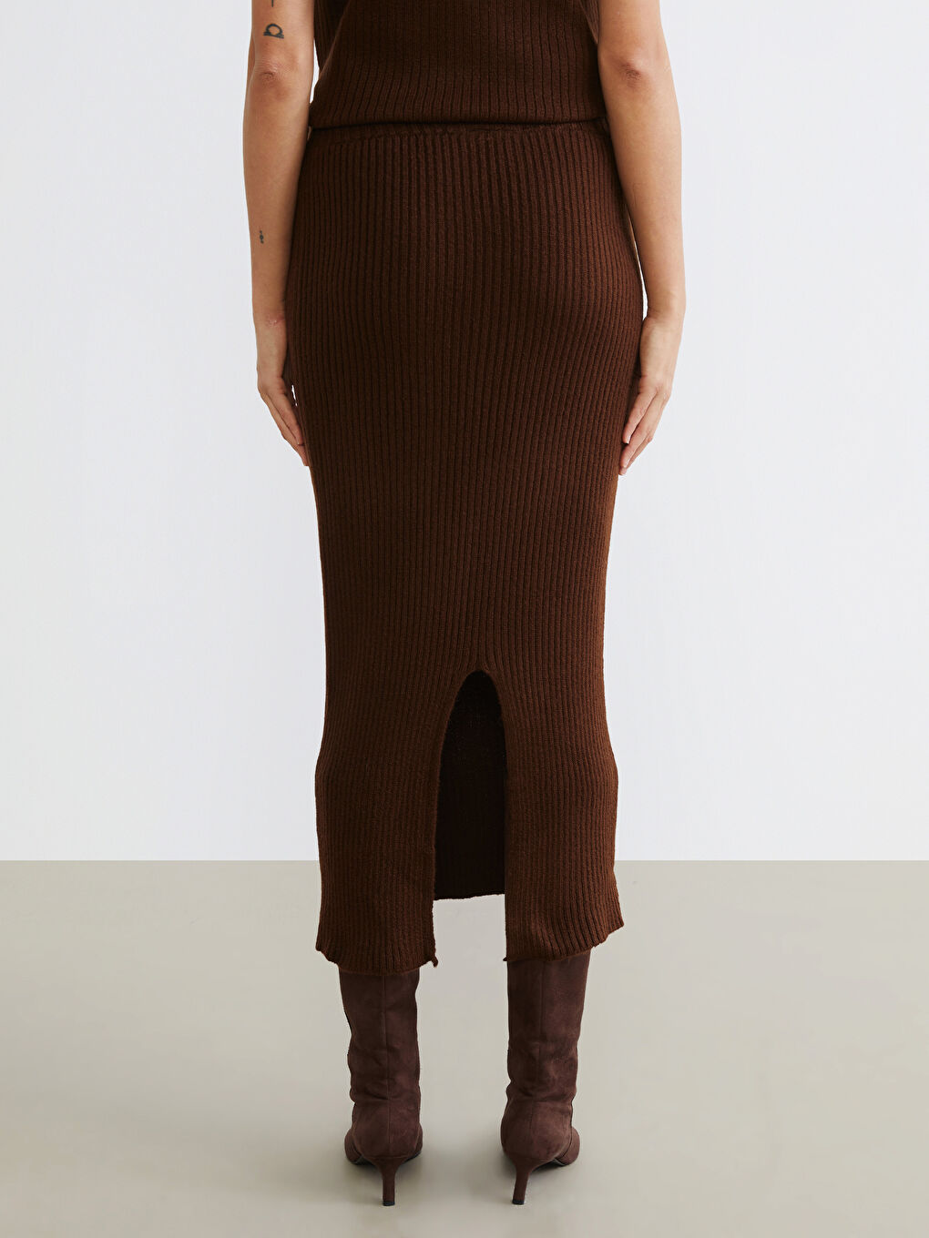 Kahverengi Dar Fit Yırtmaçlı Etek-3