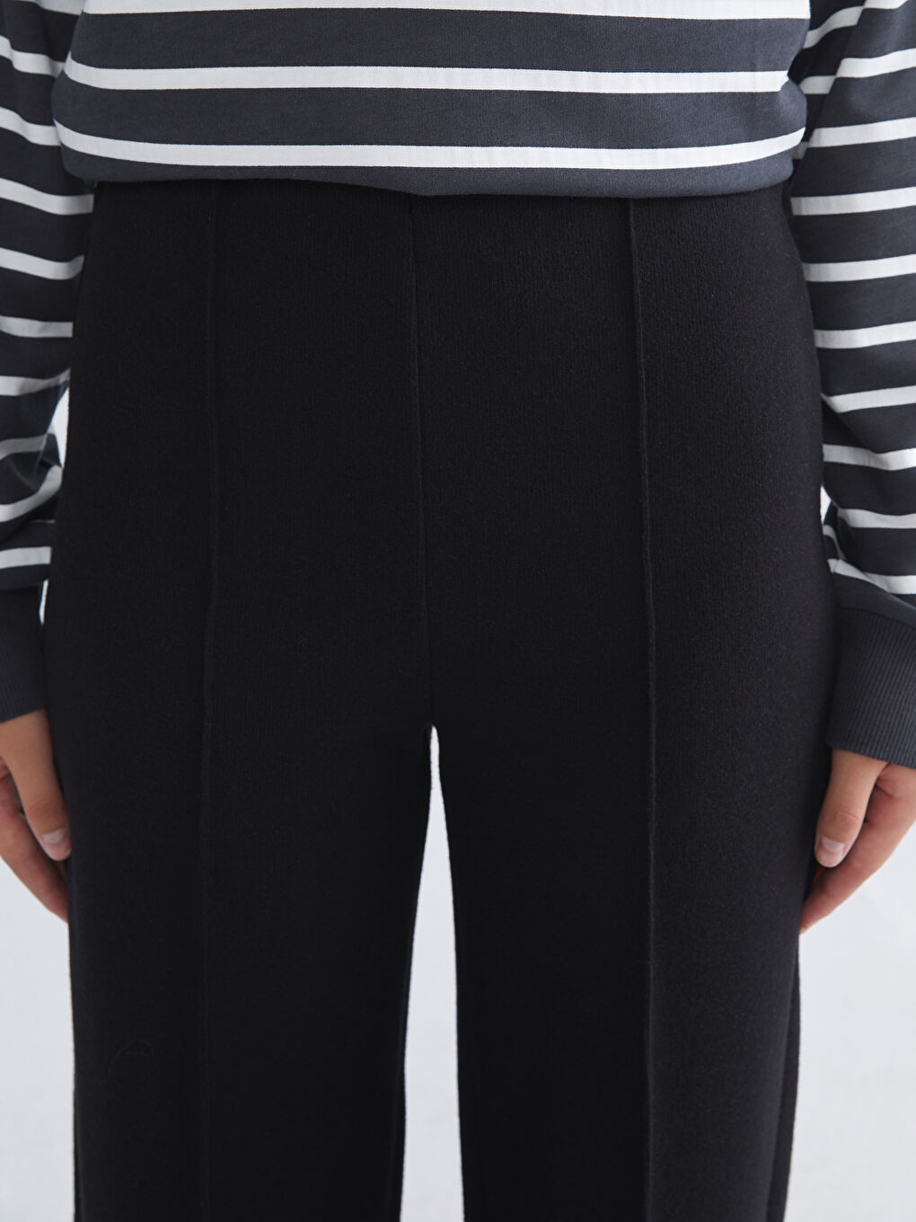 Siyah Beli Lastikli Geniş Paça Kadın Pantolon-3