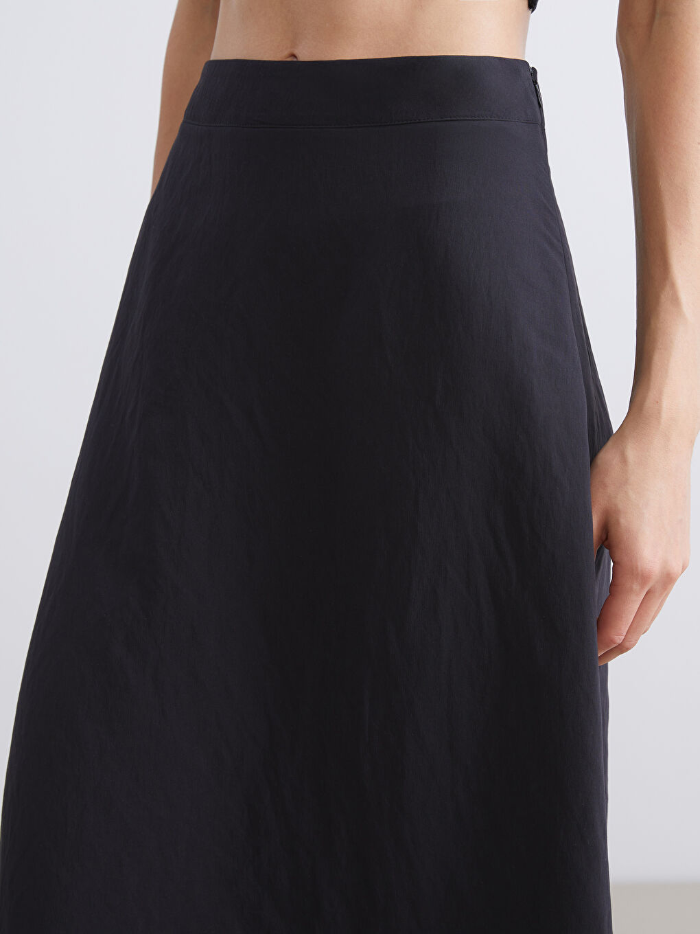 Siyah Beli Fermuarlı Modal Karışımlı A Kesim Etek-2