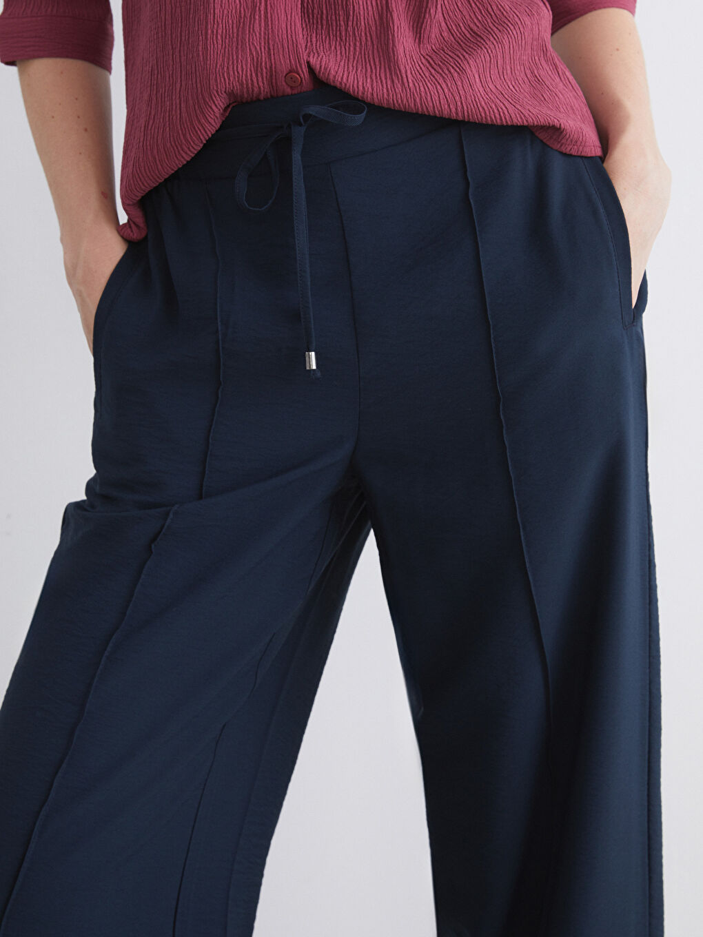 Pantalone sa elastičnim strukom i širokim nogavicama za žene-3