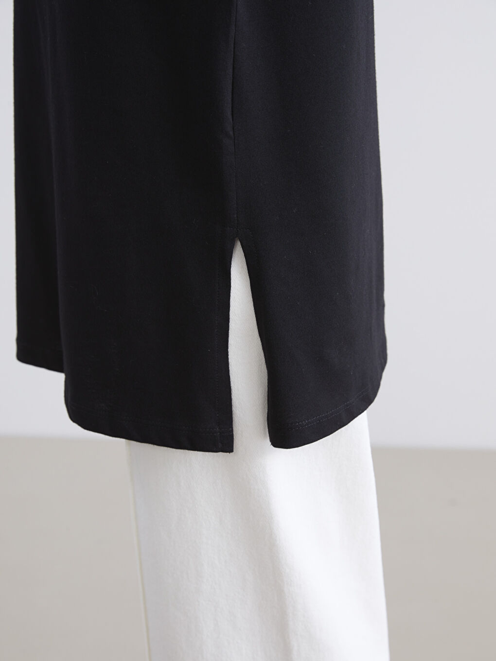 Siyah V Yaka Kadın Tişört-2