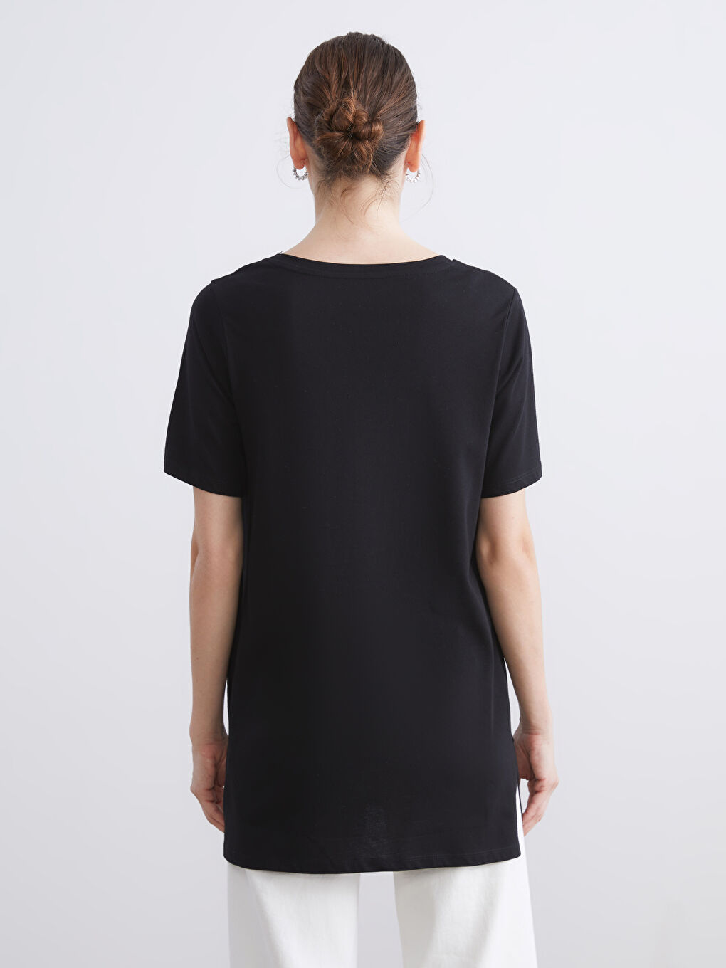 Siyah V Yaka Kadın Tişört-3