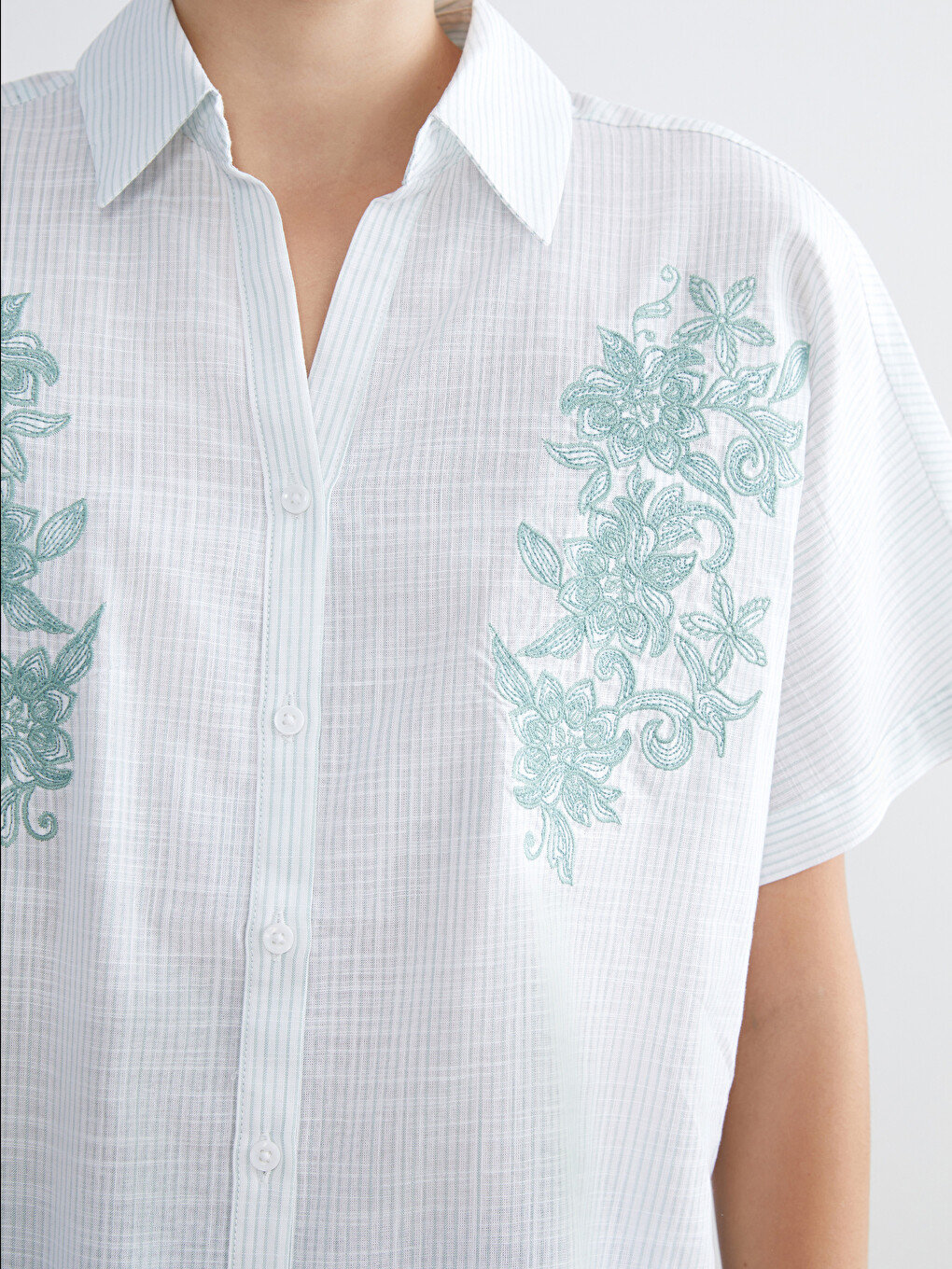 Chemise Rayée Brodée Florale Pour Femmes-2