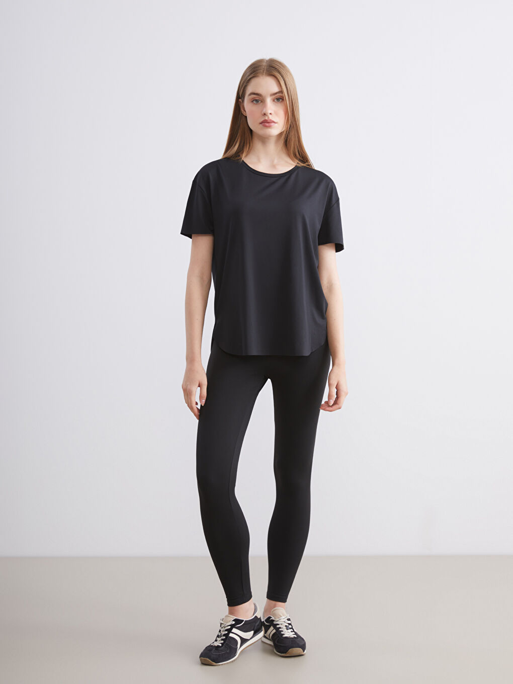 Siyah Bisiklet Yaka Kadın Spor Tişört-1