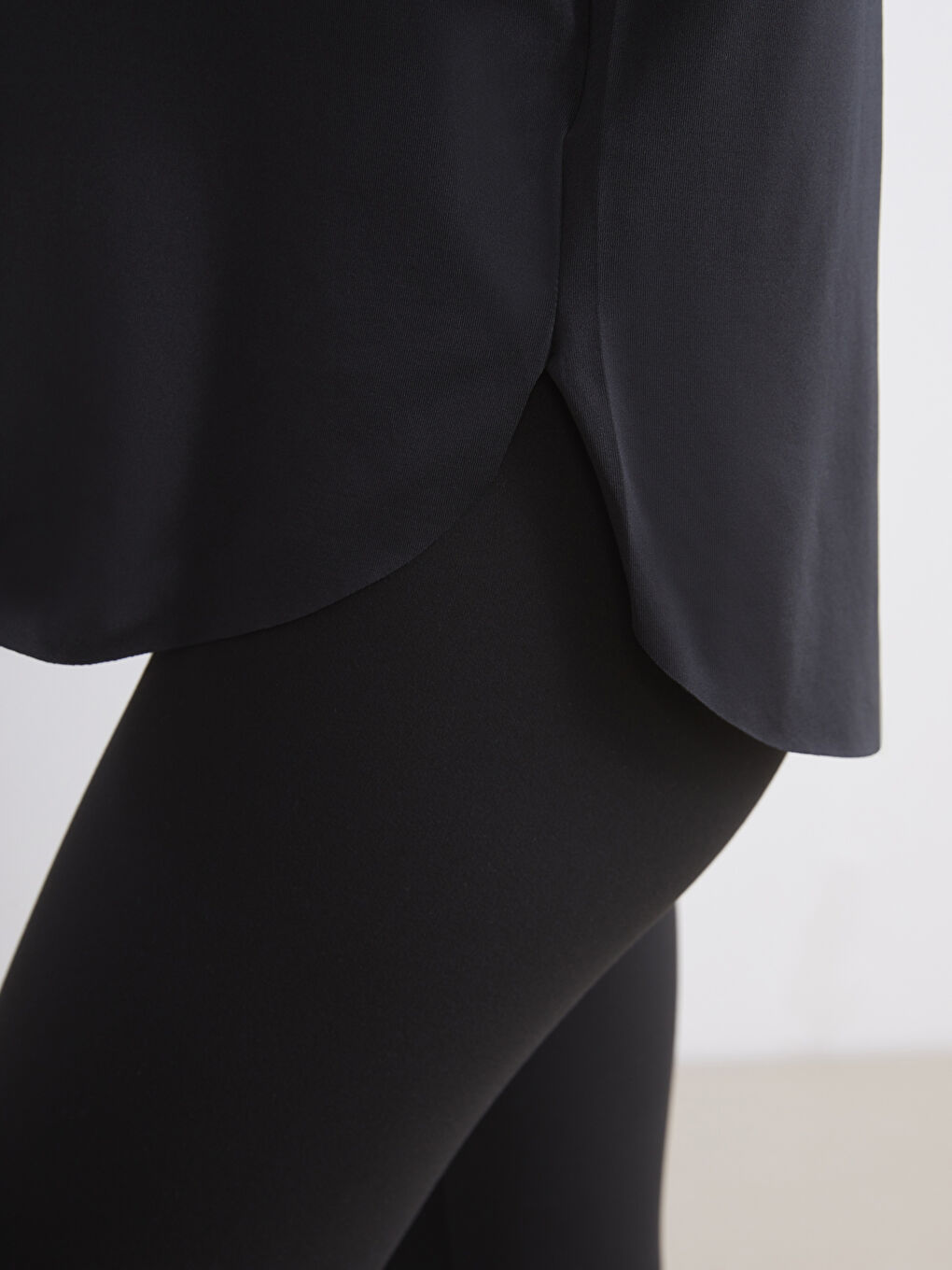 Siyah Bisiklet Yaka Kadın Spor Tişört-3