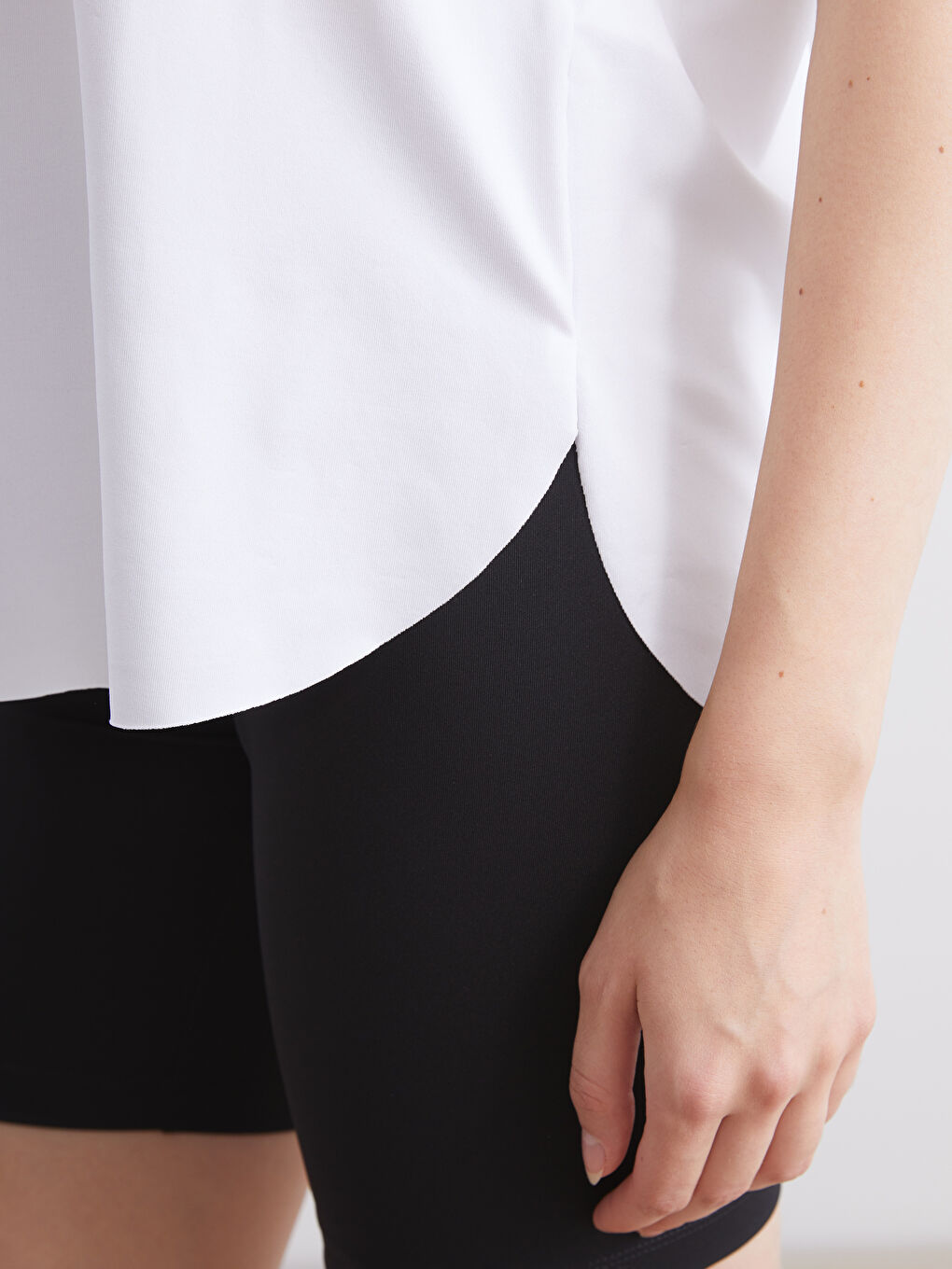 Beyaz Bisiklet Yaka Kadın Spor Tişört-2