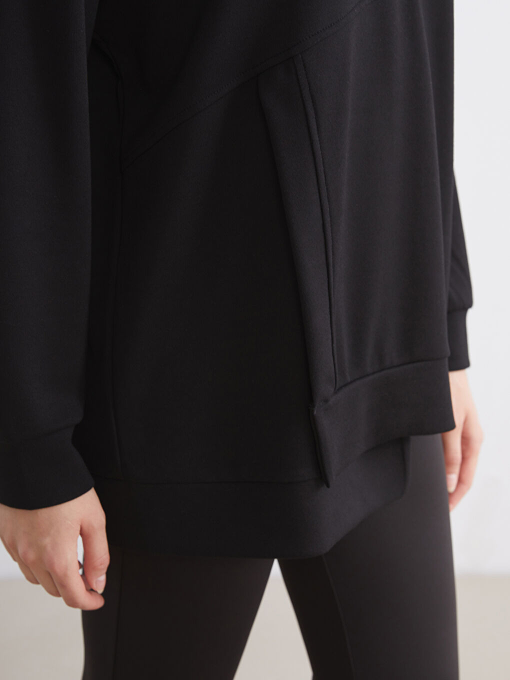 Siyah Bisiklet Yaka Soft Touch Kadın Spor Sweatshirt-2