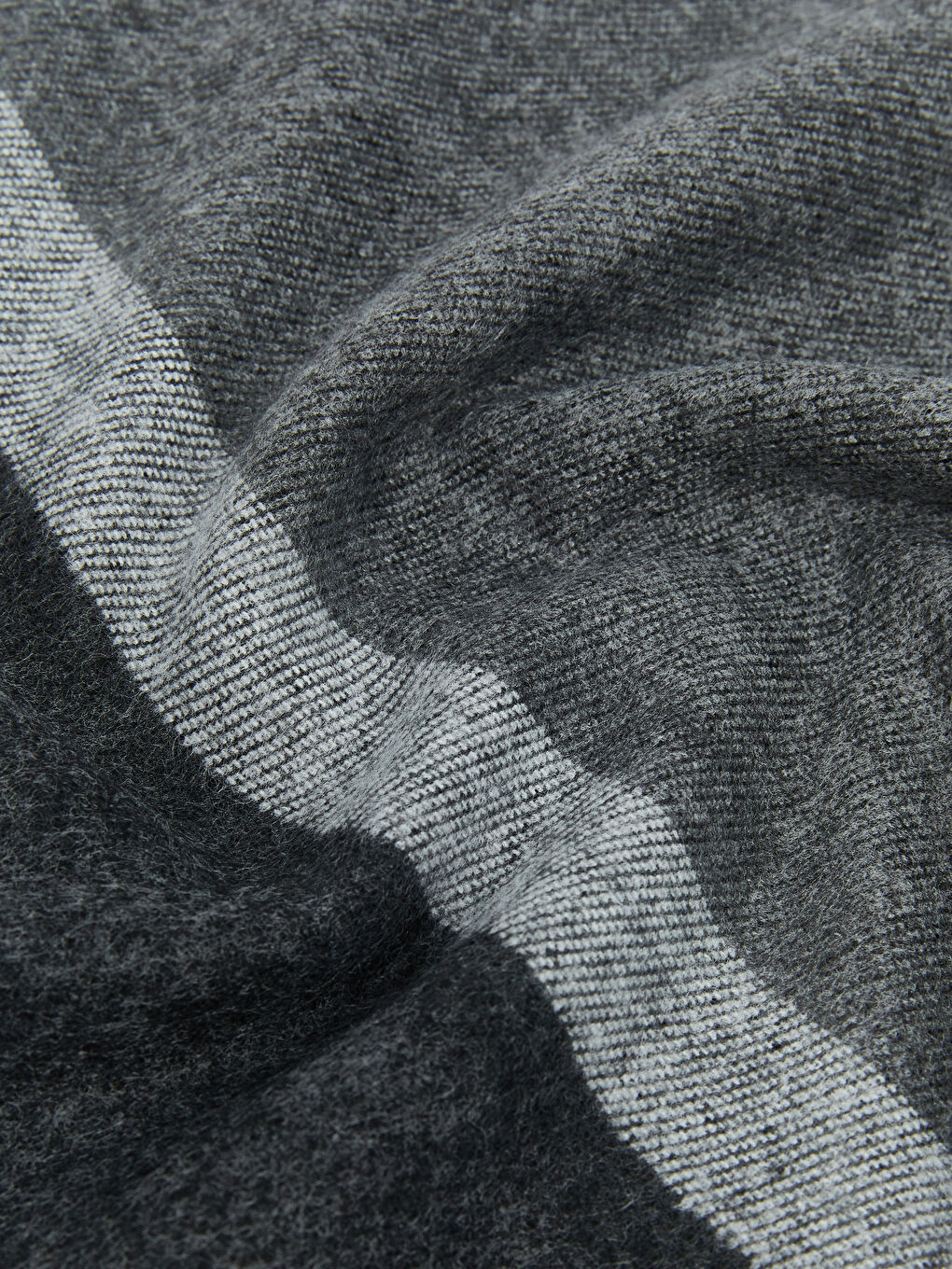 Antrasit Püskül Detaylı Çizgili Erkek Atkı-2