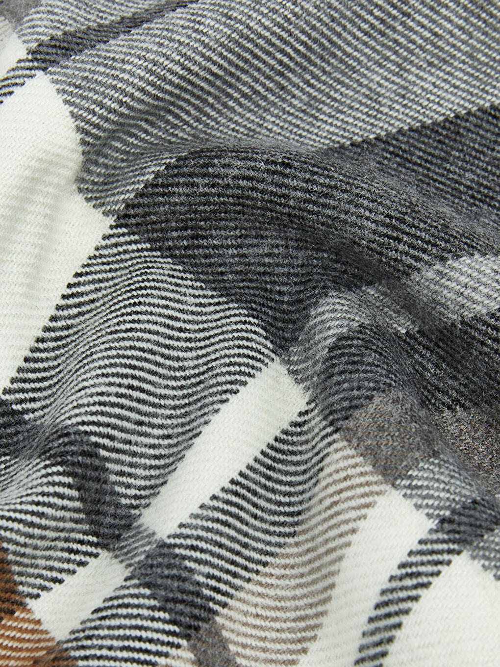 Bej Püskül Detaylı Ekose Desenli Erkek Atkı-2