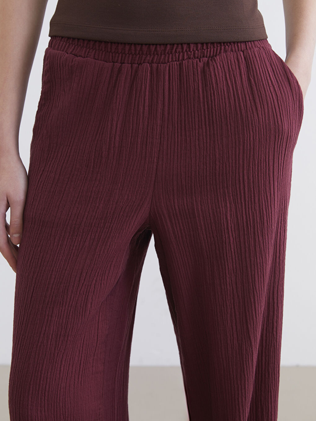 Mürdüm Beli Lastikli Dokulu Müslin Kadın Pantolon-2