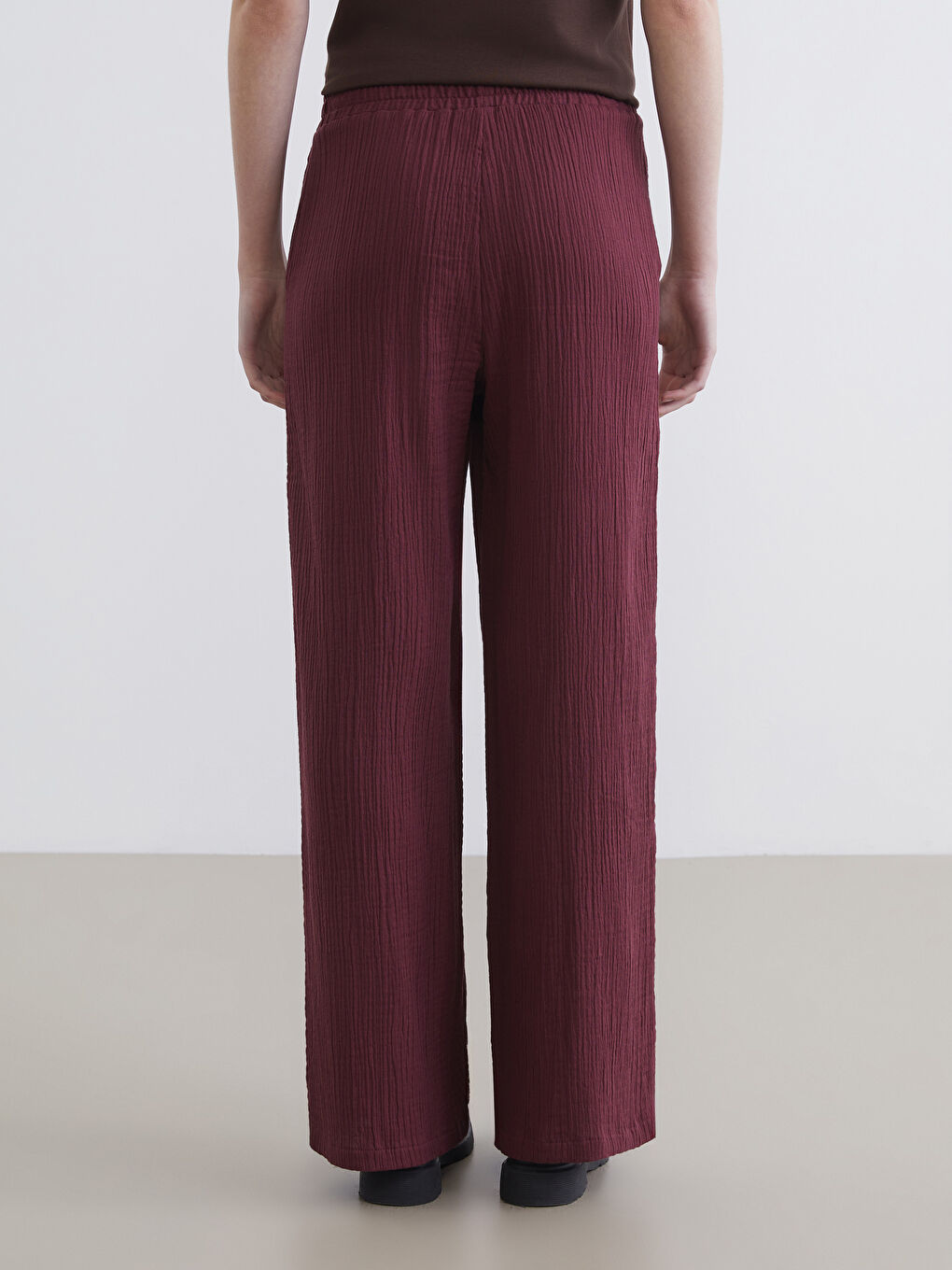 Mürdüm Beli Lastikli Dokulu Müslin Kadın Pantolon-3