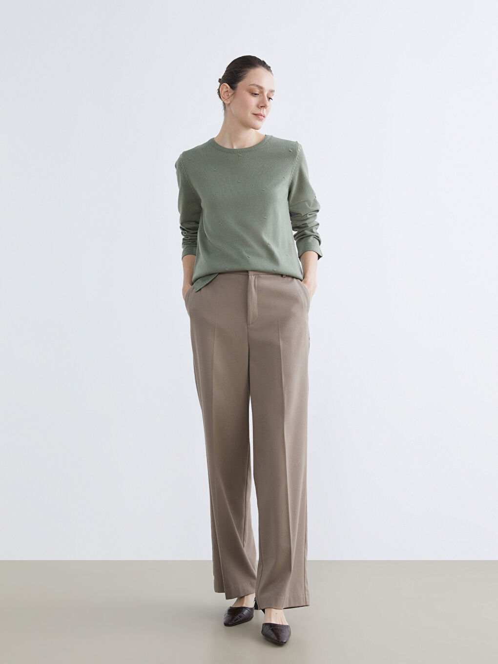 Džemper od trikotaže sa teksturom i okruglim izrezom za žene-1