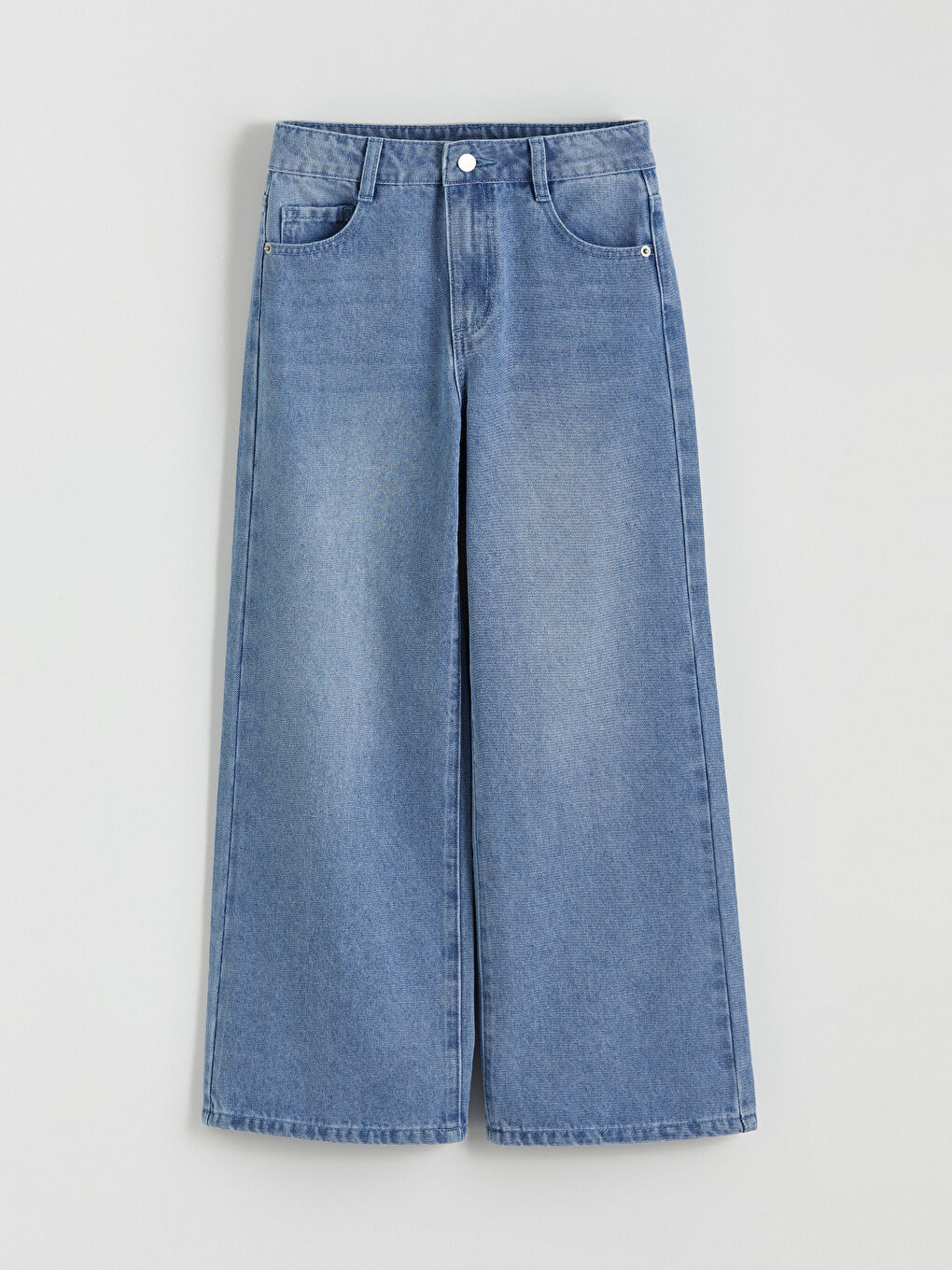 ფართოფეხა გოგოების ჯინსი