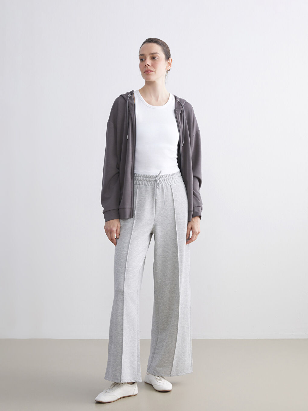 Gri Beli Lastikli Geniş Paça Kadın Eşofman Altı