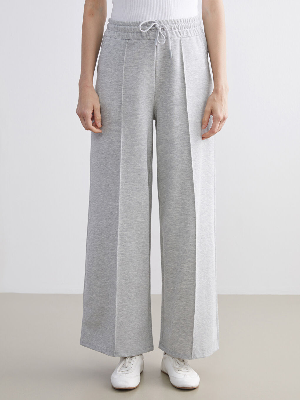 Gri Beli Lastikli Geniş Paça Kadın Eşofman Altı-1