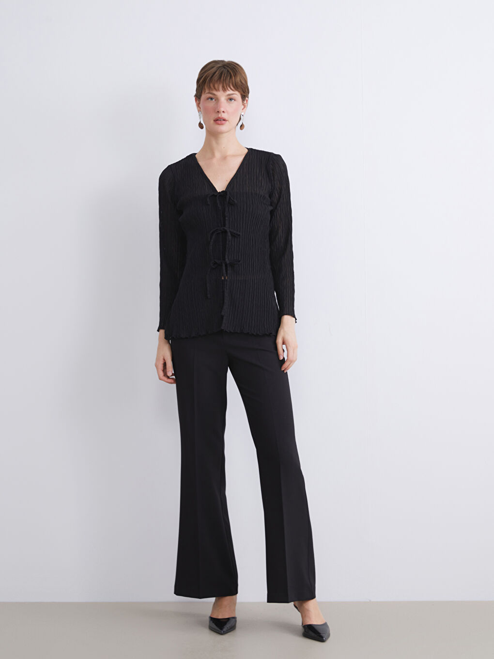 Siyah V Yaka Dokulu Kadın Hırka-1