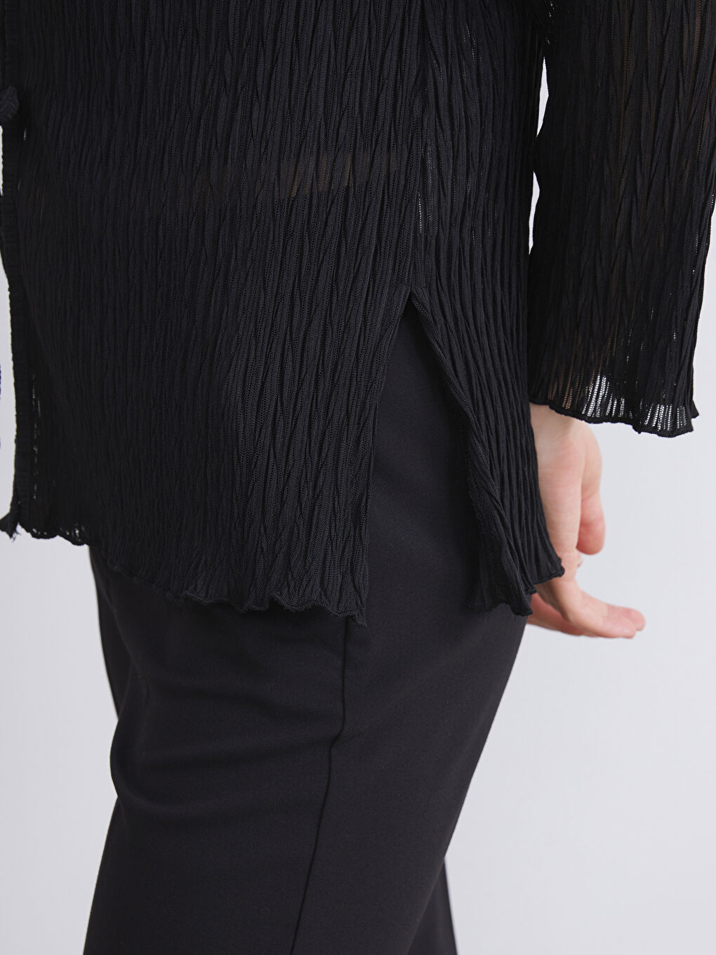 Siyah V Yaka Dokulu Kadın Hırka-2