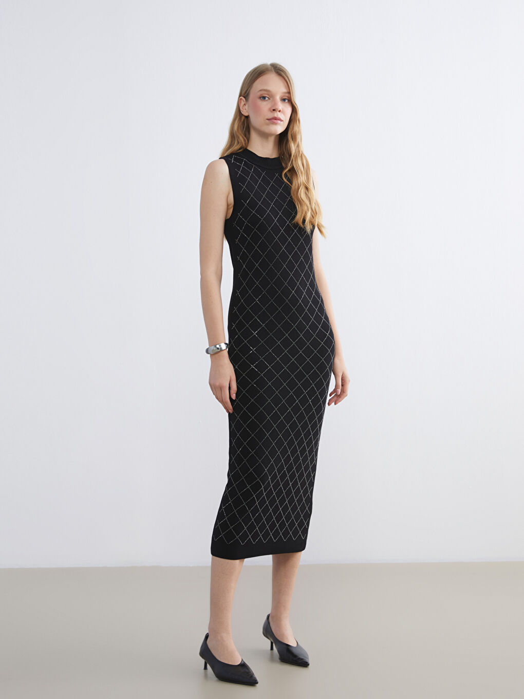 Siyah Dik Yaka Taşlı Elbise-1